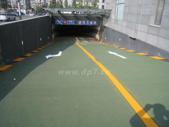 铺砂止滑坡道地坪-欧进建材www.3cwa3.cn